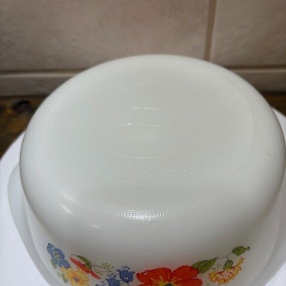 Vintage Glasbake Milk Glass Wildflowers Floral Design 1 1/2 QT J2600 Casserole - Picture 7 of 7